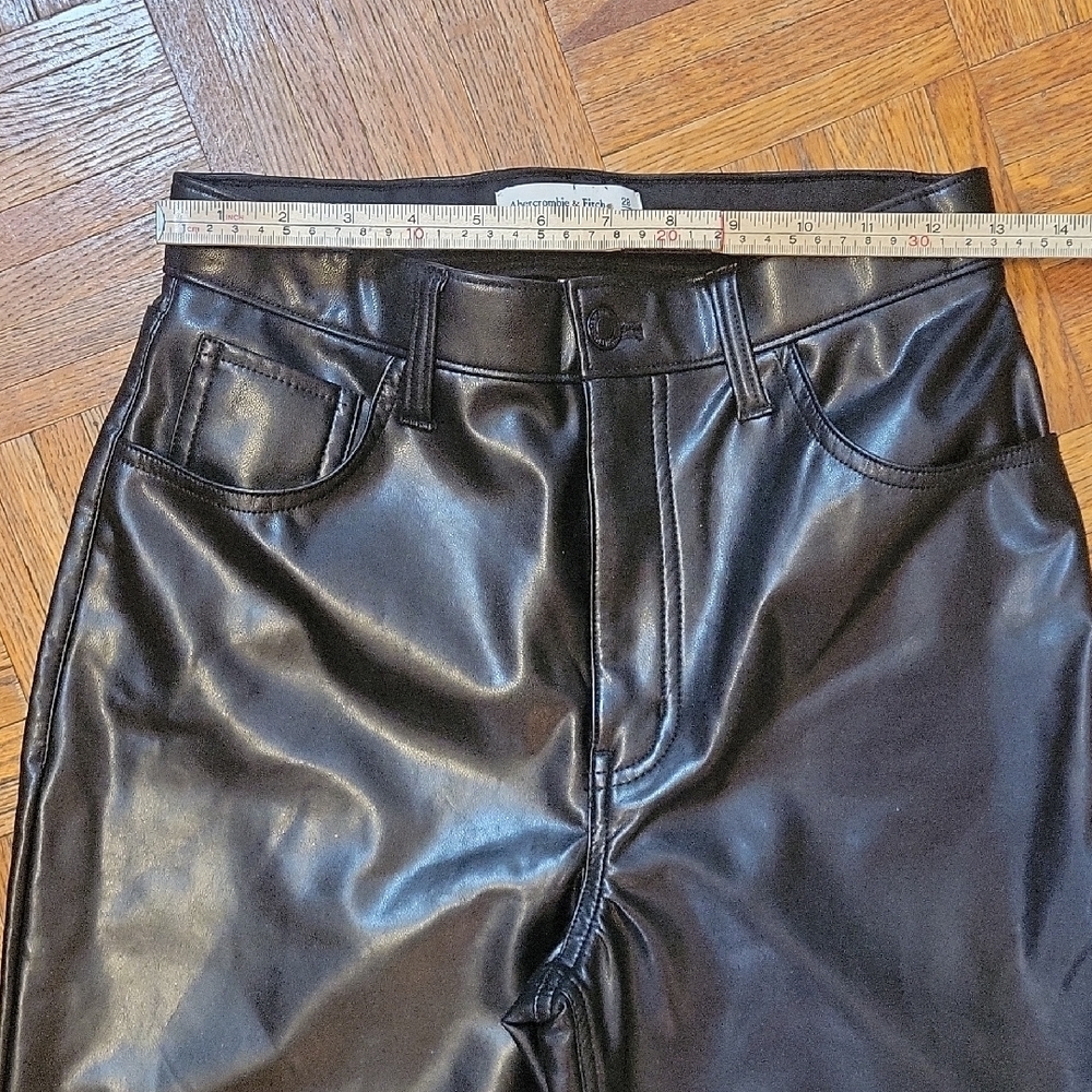 Abercrombie & Fitch High Rise Faux Leather Jeans 90s Relaxed Size 28 XS NWOT - Picture 8 of 11